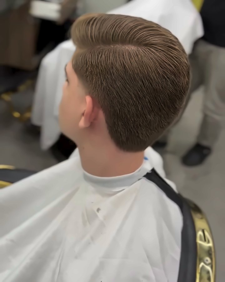 Corte Jit Money visto de trás, com topo clássico e fade na lateral